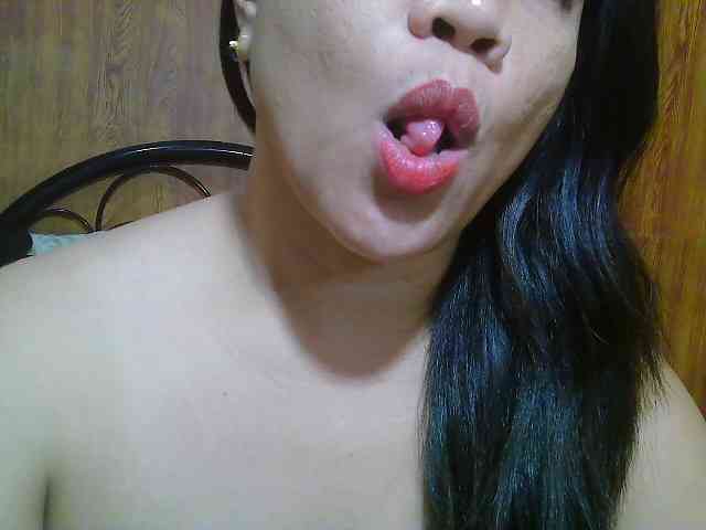 Sweetlips69 webcam