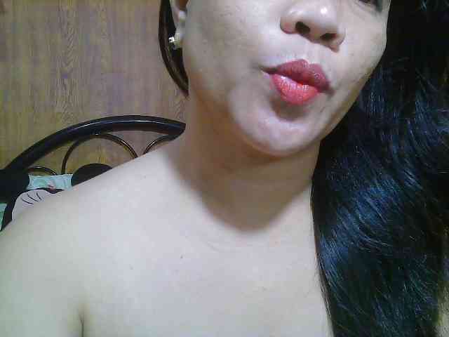 Sweetlips69 webcam