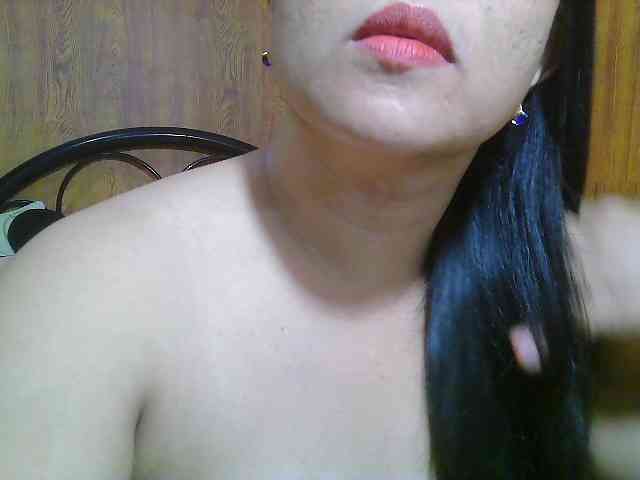 Sweetlips69 webcam