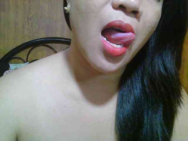 Sweetlips69 webcam