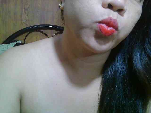 Sweetlips69 webcam