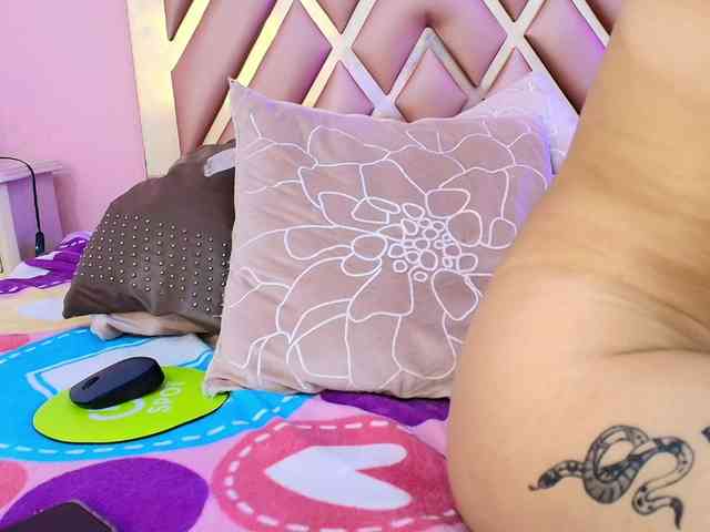 Lilith-rouse webcam