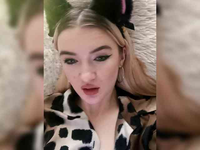 kristibiz Live Webcam on BongaCams