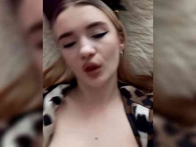 kristibiz webcam
