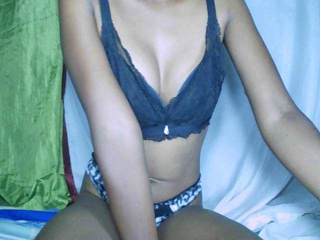 Elisa571's BongaCams show and profile