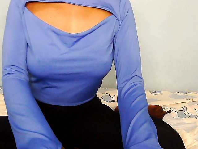 Elisa571's BongaCams show and profile