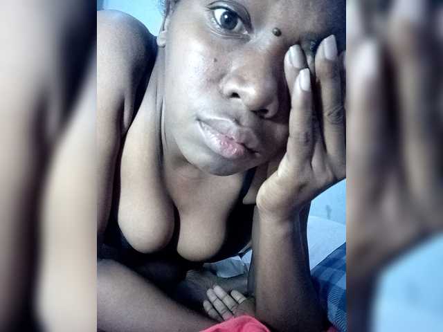 Elisa571 vous attend pour discuter, flirter et plus sur bongacams