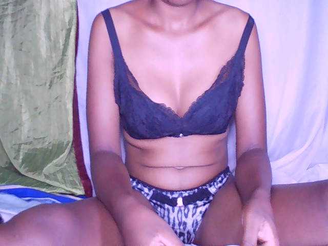 Elisa571's BongaCams show and profile