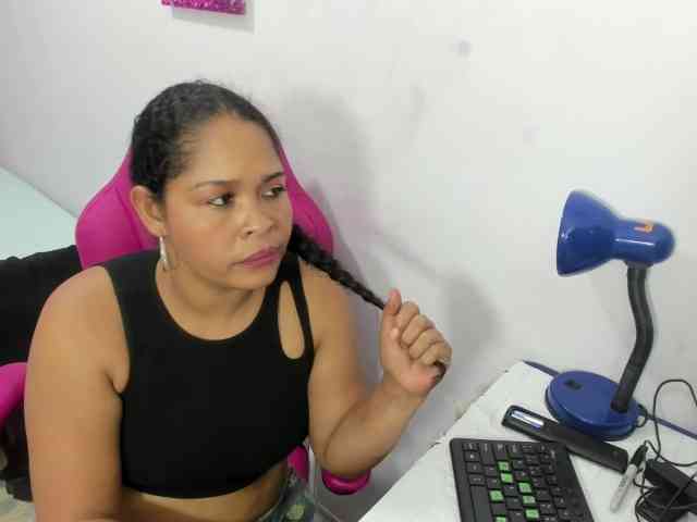 SHAROM-ADAMS bongacams