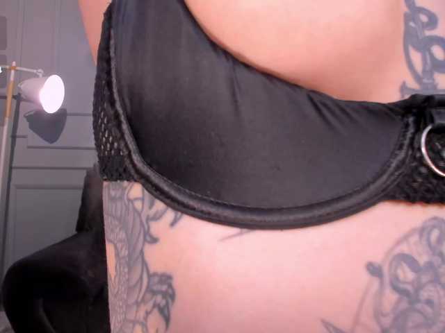 MeganCross's BongaCams show and profile