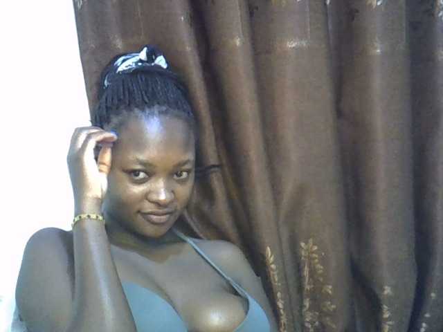 le modèle sweet-luna1 est en webcam porno dans un show sur le site bongacams, il possède les tags suivants: Ebony,Brunette,Trimmed