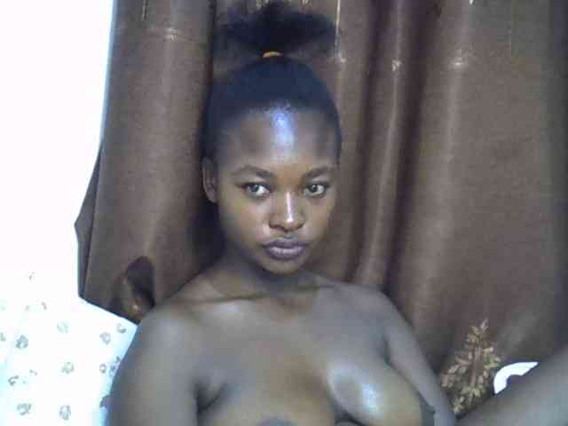 sweet-luna1 Live Webcam on BongaCams