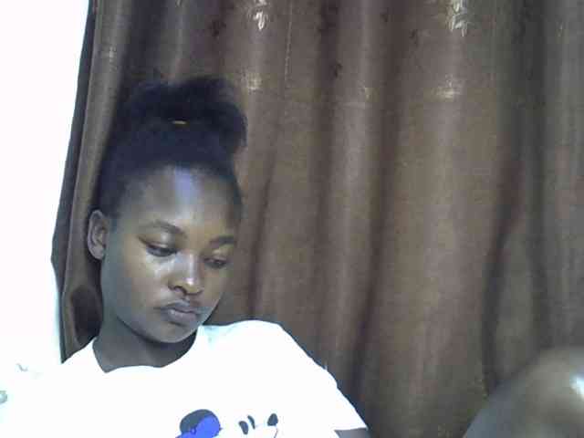 sweet-luna1 Live Webcam on BongaCams