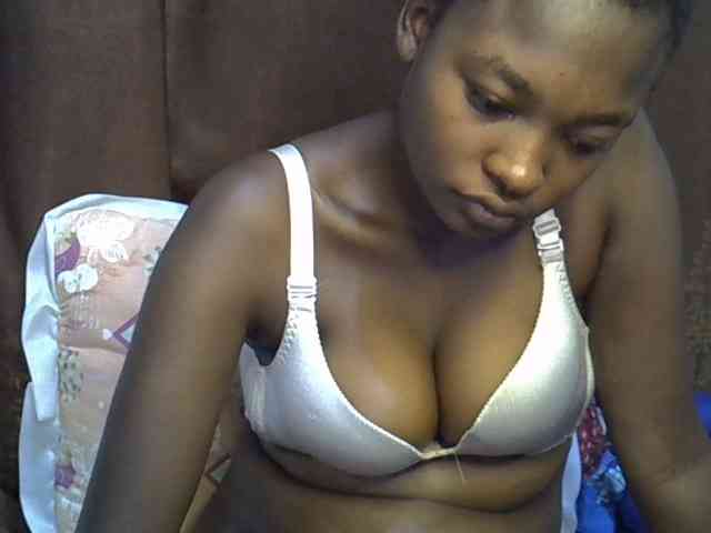 sweet-luna1 Live Webcam on BongaCams