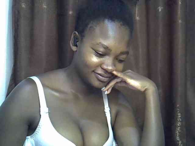 sweet-luna1 Live Webcam on BongaCams