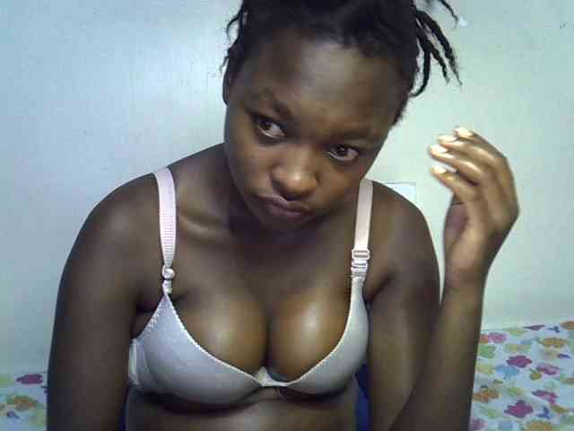 sweet-luna1 Live Webcam on BongaCams