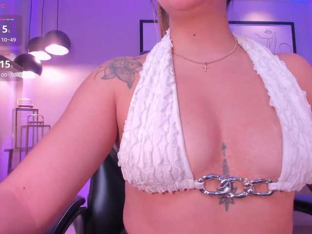 AnnieMonroe1's BongaCams show and profile