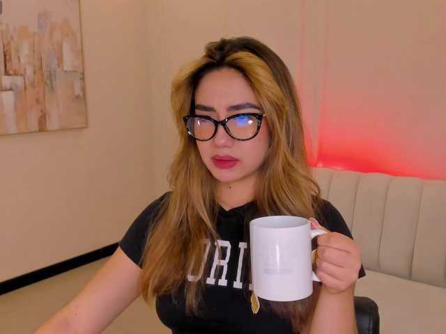 AnnieMonroe1's BongaCams show and profile