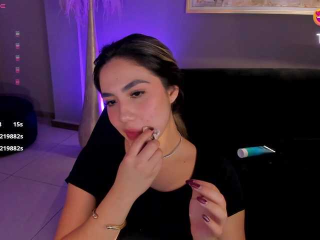 AnnieMonroe1's BongaCams show and profile