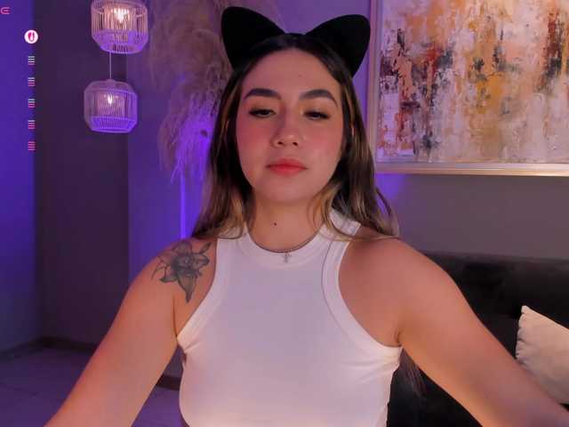 AnnieMonroe1's BongaCams show and profile