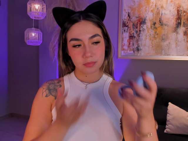 AnnieMonroe1's BongaCams show and profile