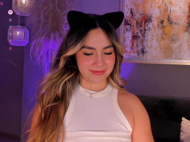 AnnieMonroe1's BongaCams show and profile