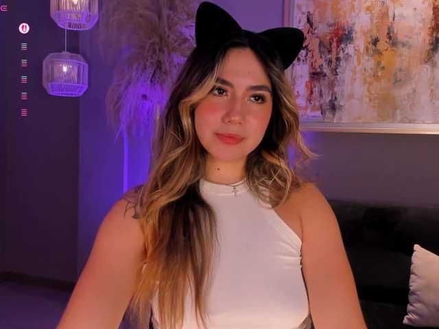 AnnieMonroe1's BongaCams show and profile