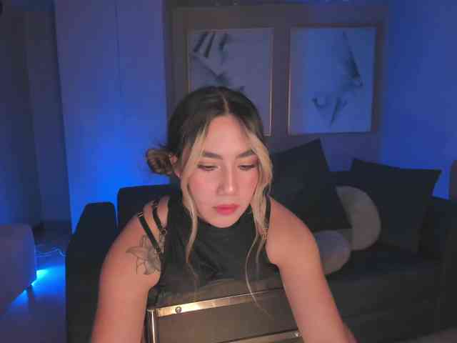 AnnieMonroe1 webcam