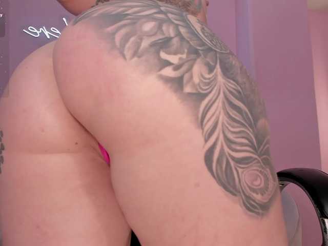 MadisonKane's BongaCams show and profile