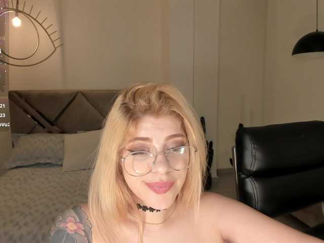 MadisonKane's BongaCams show and profile