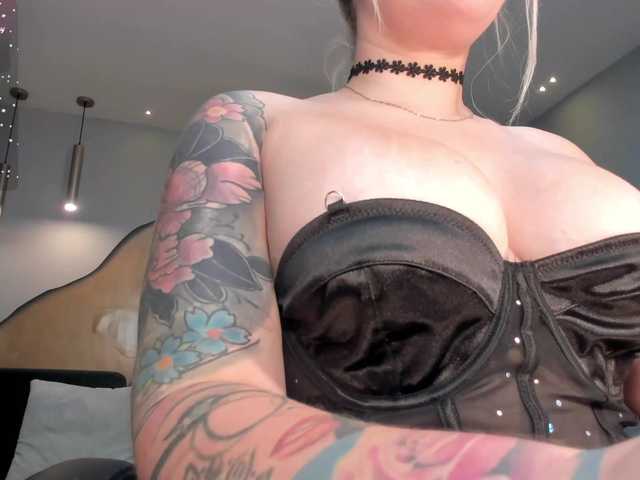 MadisonKane's BongaCams show and profile