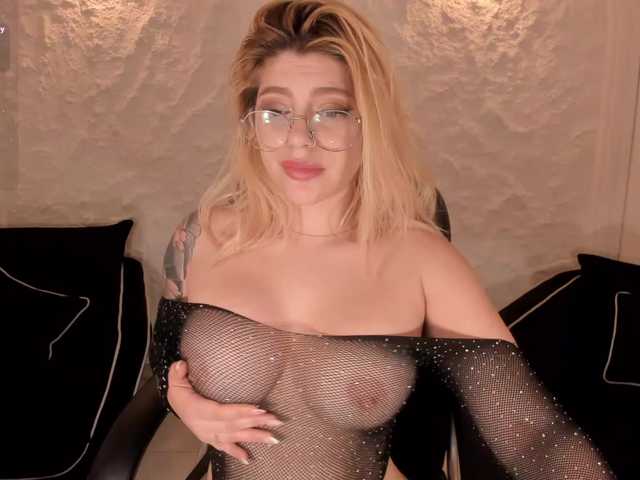 MadisonKane's BongaCams show and profile