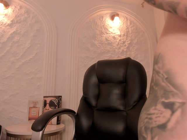 MadisonKane's BongaCams show and profile