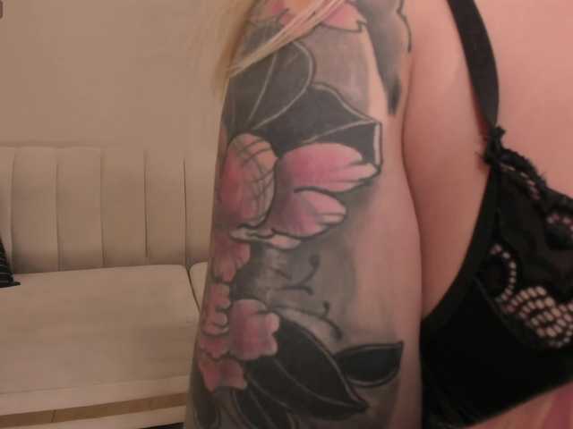 MadisonKane's BongaCams show and profile