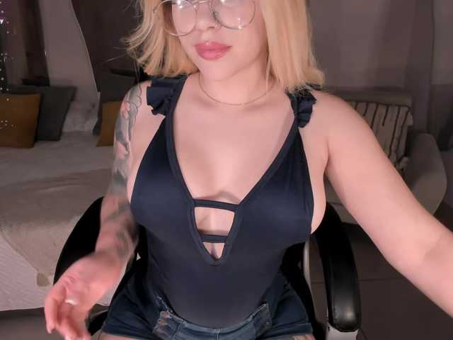 MadisonKane's BongaCams show and profile