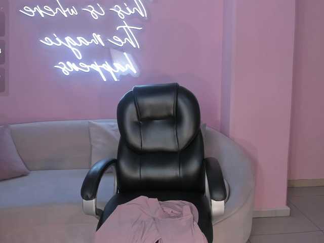 MadisonKane's BongaCams show and profile