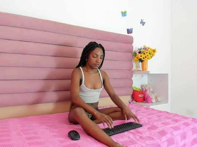 BellaShiny – webcam model profile photo