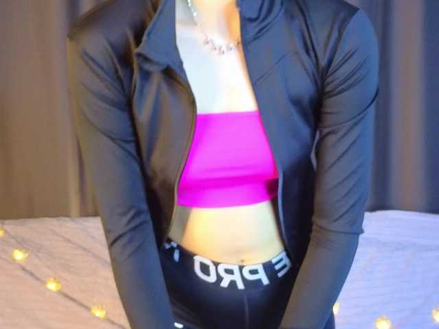 FoxFever's BongaCams show and profile