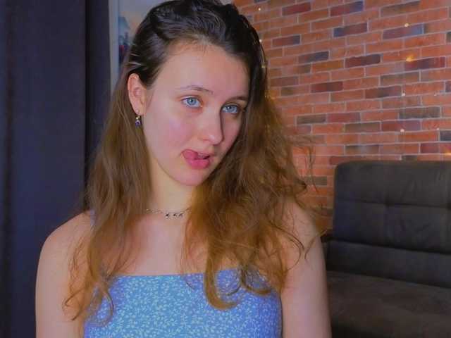 FoxFever's BongaCams show and profile