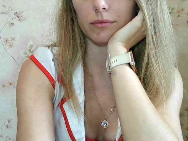 RoxyFox18x44 Live Webcam on BongaCams