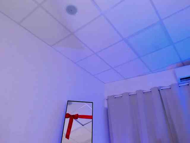 Divine-Madness webcam