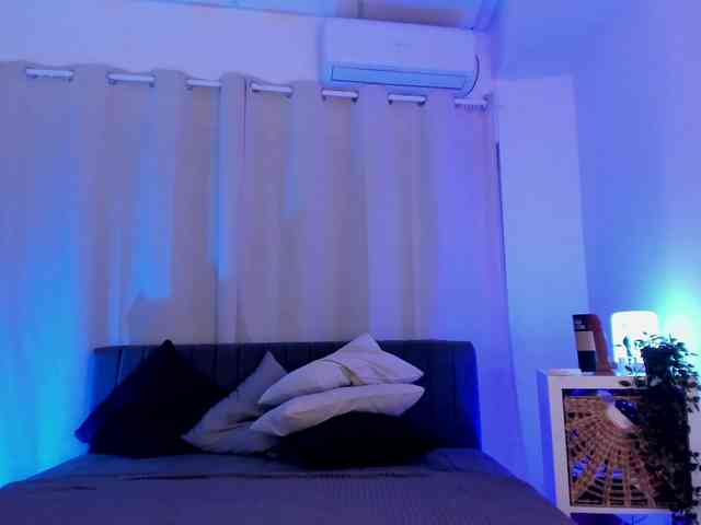 Divine-Madness webcam