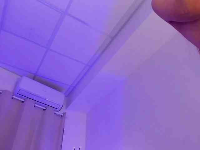 Divine-Madness webcam