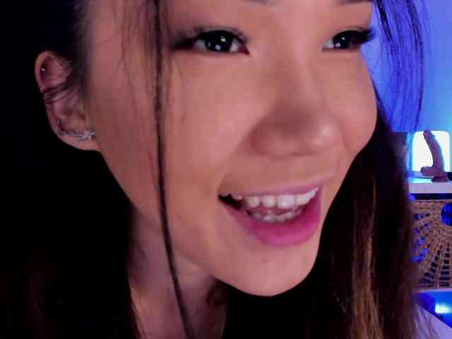 Divine-Madness webcam