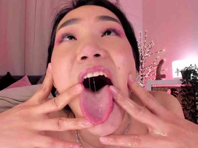 Divine-Madness webcam