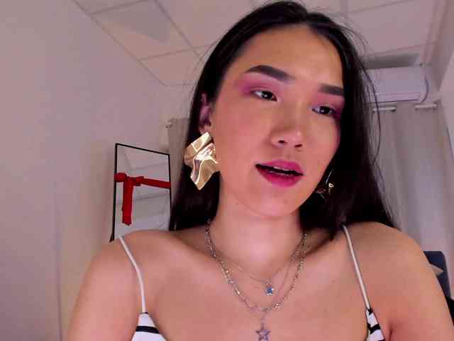 Divine-Madness webcam