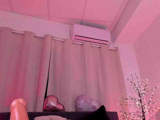 Divine-Madness webcam