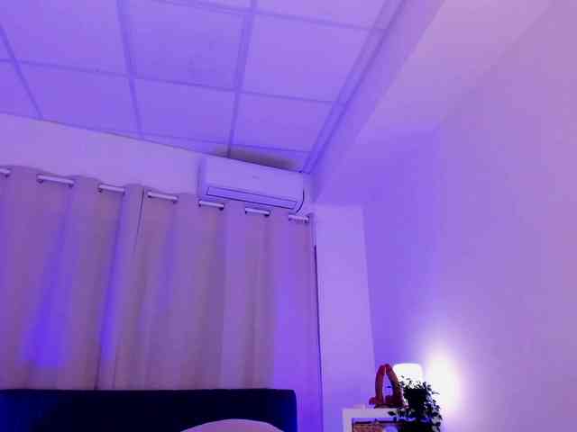 Divine-Madness webcam