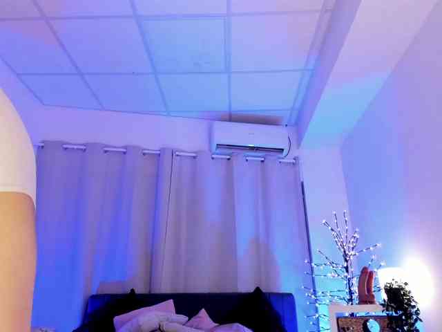 Divine-Madness webcam