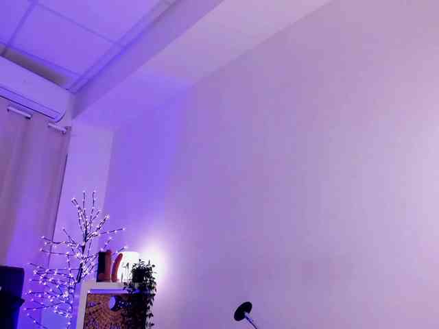 Divine-Madness webcam